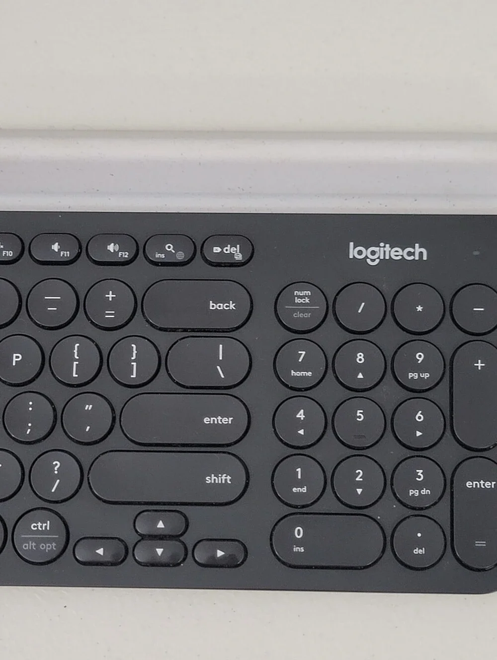 Logitech K780 Multi Device Wireless Keyboard Complete In Box!